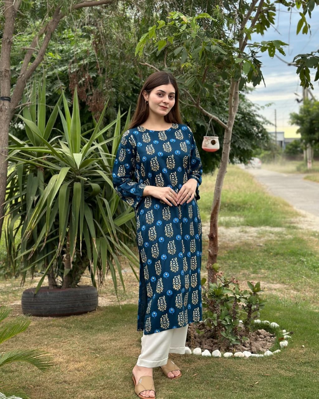 Anmol 2pc ( LONG LENGHT 2Pc With White Trouser )