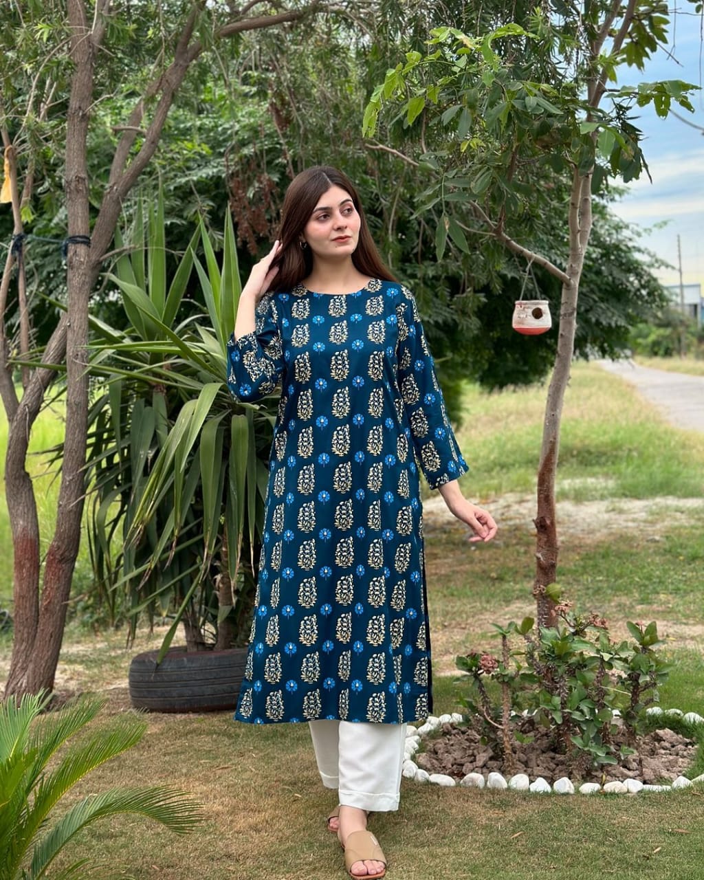 Anmol 2pc ( LONG LENGHT 2Pc With White Trouser )